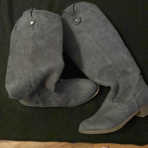 Grey boot - Picture 2 of 2